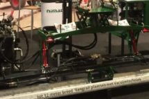 Innovatieve machine plaatst geleiderail met vacuümklem