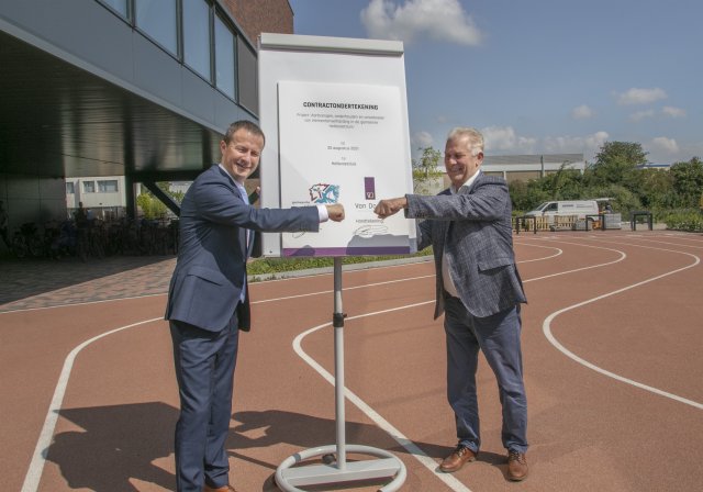 Ondertekening contract Hellevoetsluis