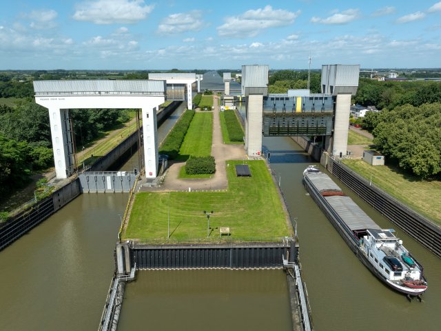 Irenesluis afbeelding bij Persbericht Amsterdam Rijnkanaal