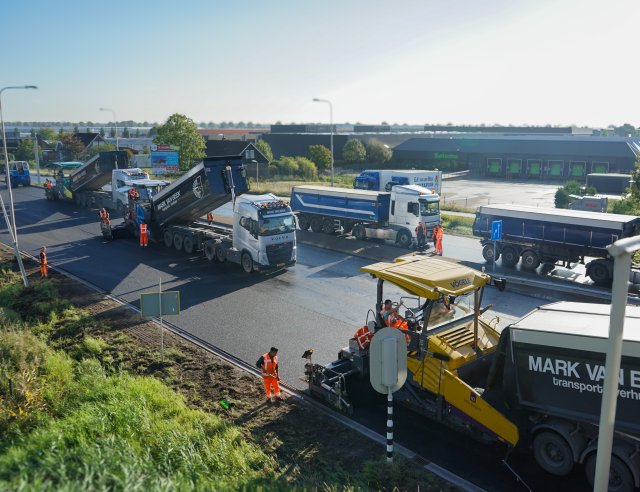 Groot onderhoud asfalt kruising Legmeerdijk