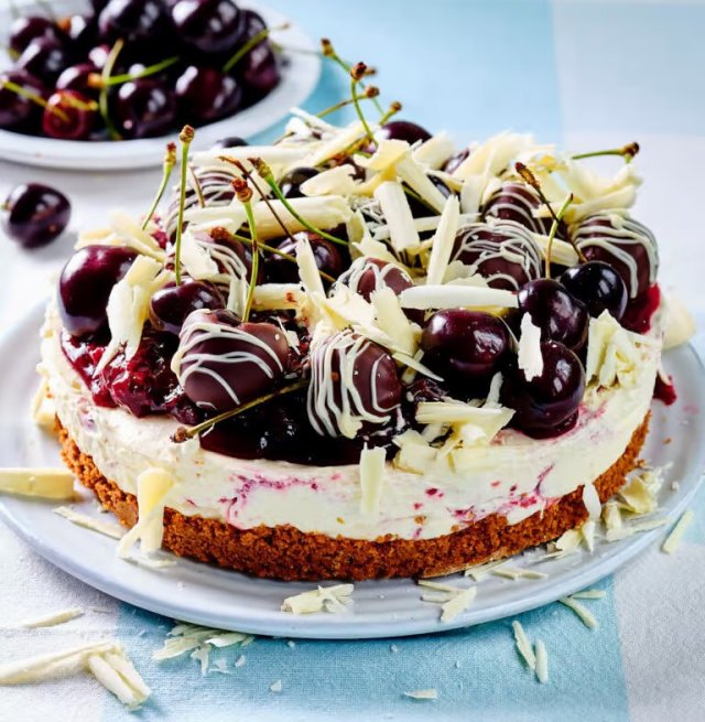 Monchoutaart met kersentopping