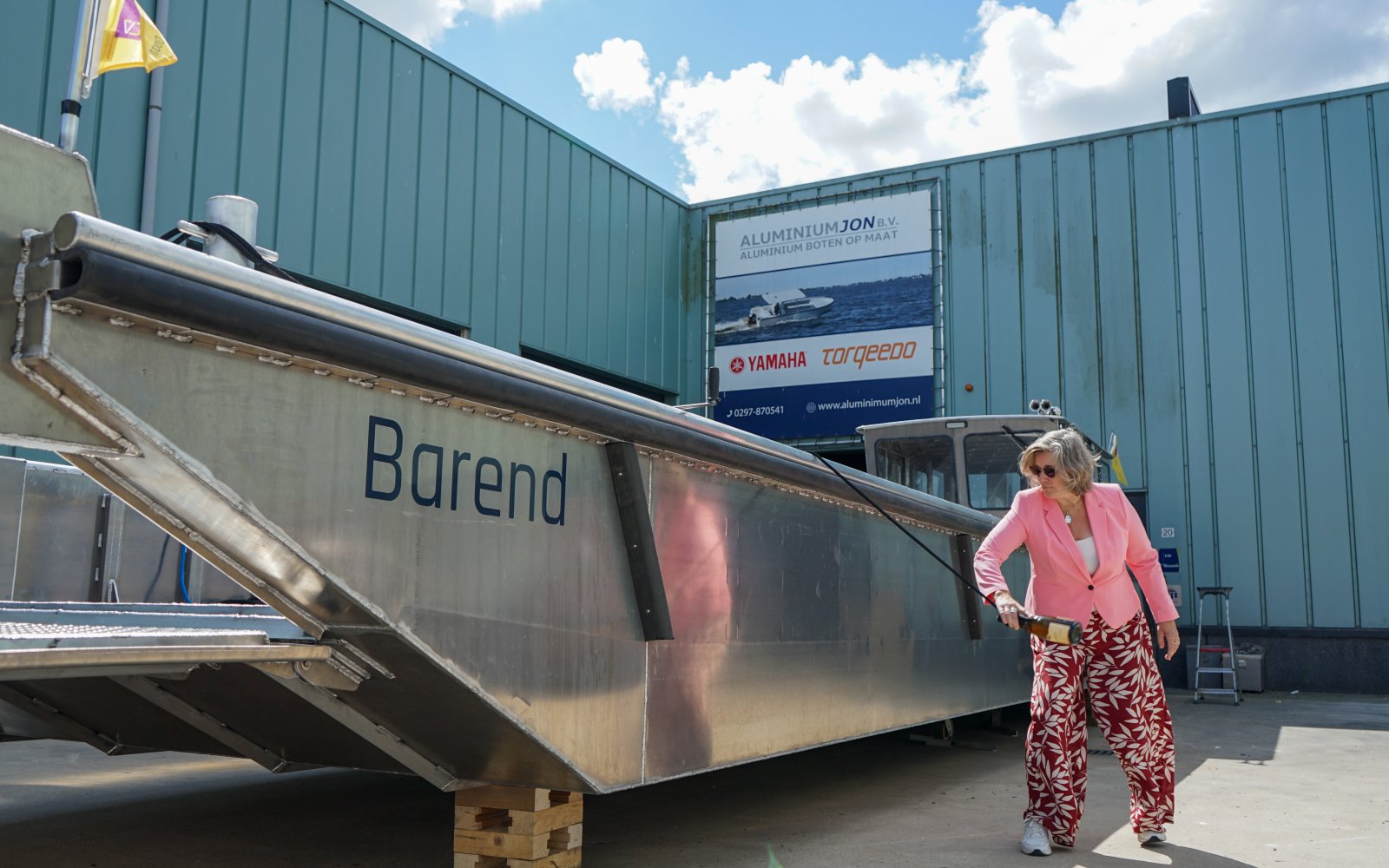 Elektrische werkboot voor vervoer spaarbekkens brabantse Biesbosch