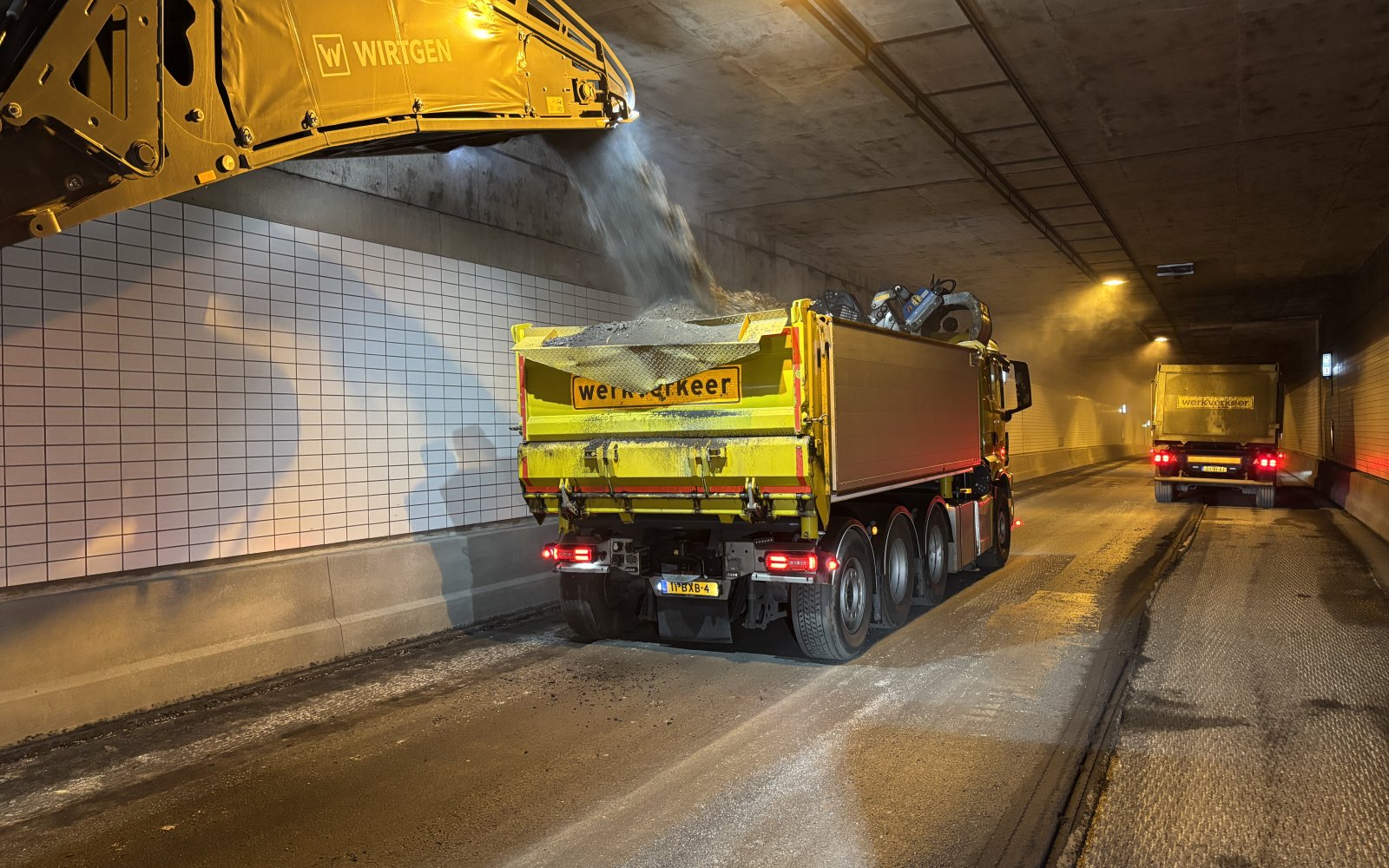Groot asfaltonderhoud Waterwolftunnel